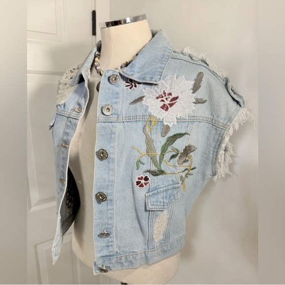 POL Denim Embroidered Vest - Picture 2 of 8